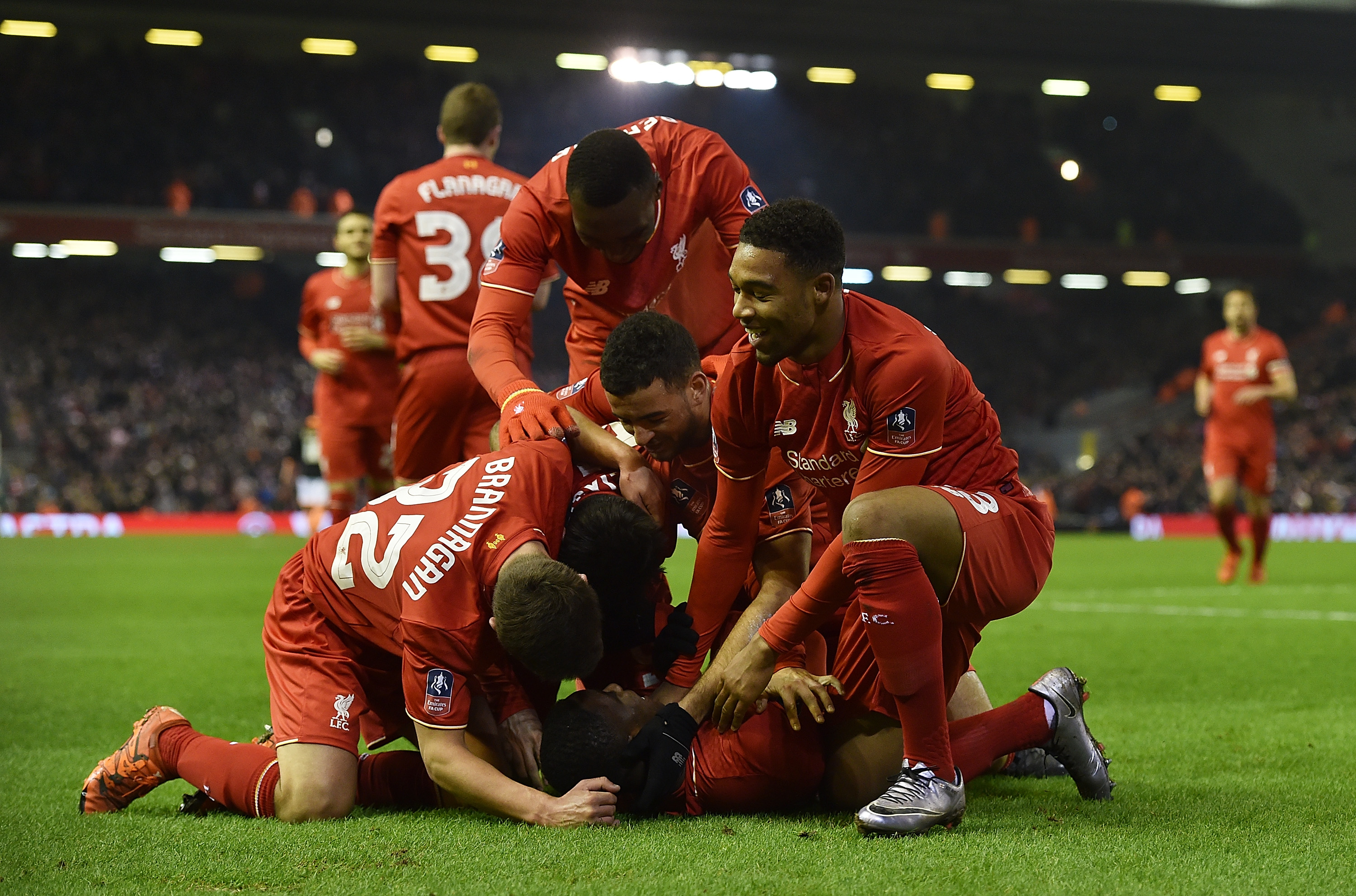 记者：弟媳未能得到米兰高层信任，与波尔图谈判进入细节阶段（记者称米兰高层难以信任弟媳，转会波尔图谈判已推进至细节阶段）