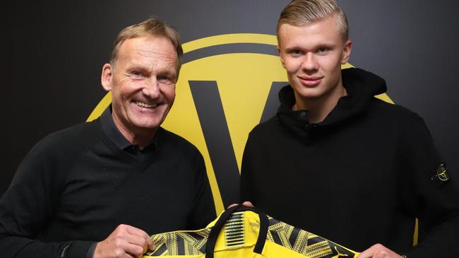 凯恩：希望卡尔不要被外界嘈杂的声音干扰；我很享受参与防守（凯恩：盼卡尔屏蔽外界噪音；参与防守让我乐在其中）