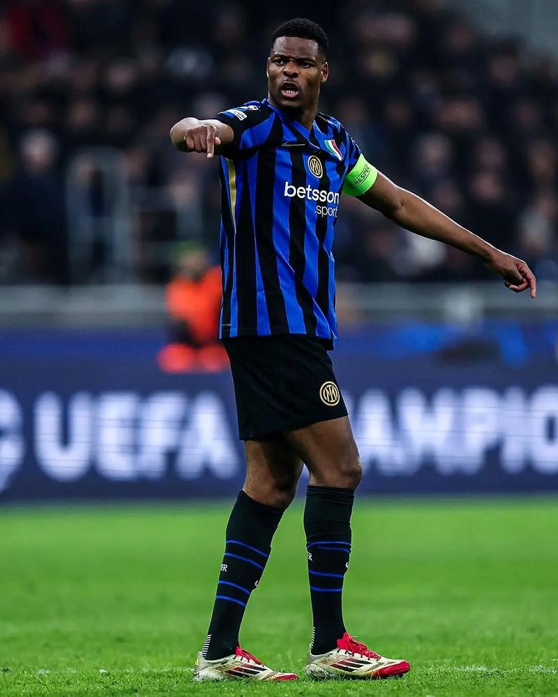 罗体：斯帕莱蒂重回那不勒斯全程遭嘘，球迷不原谅他执教尤文