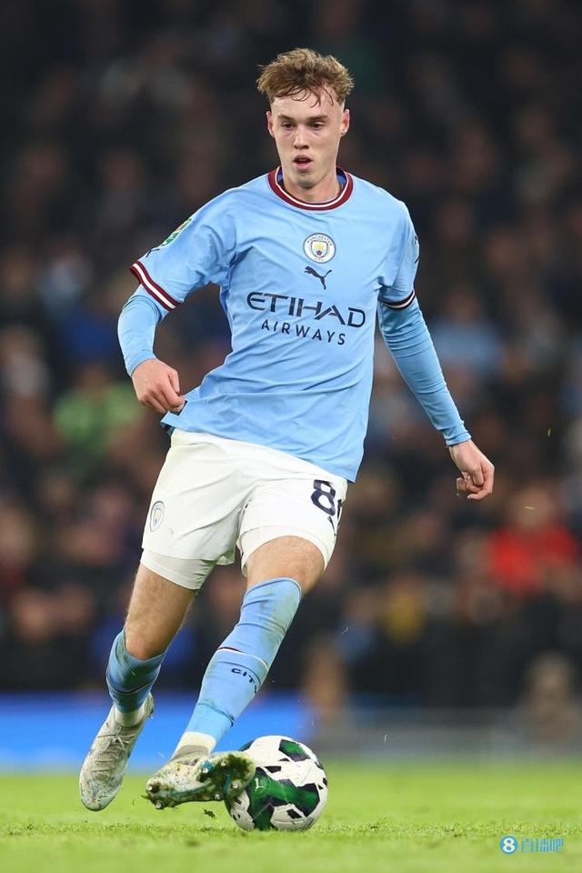 范德芬：伊萨克是最难对付的对手，他是非常全面的顶级球员（范德芬称伊萨克为最难缠对手：全面且顶级的球员）